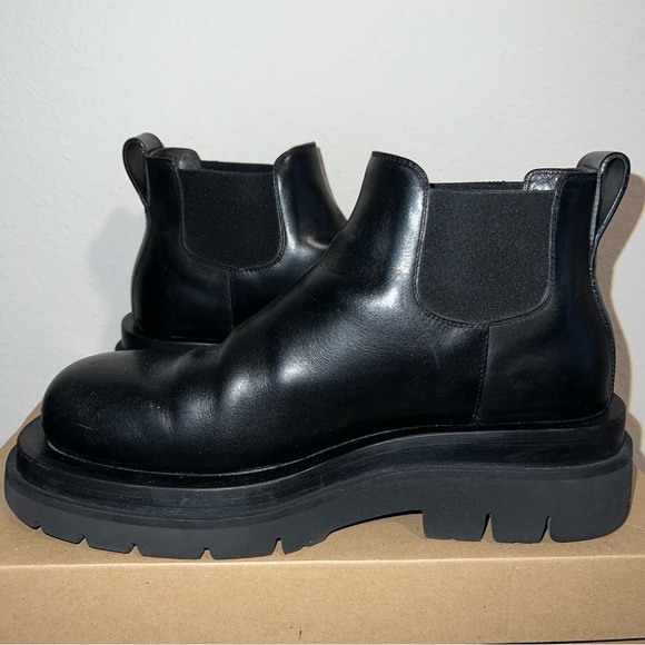 Bottega Veneta Lug Chelsea Ankle Boots – Women’s Size 38 (8) - Picture 3 of 12